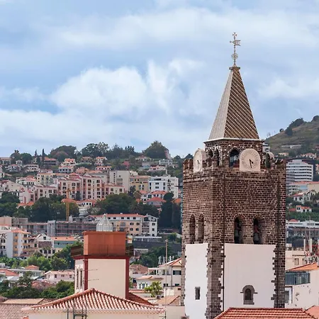 Savoy Insular Vi By An Island