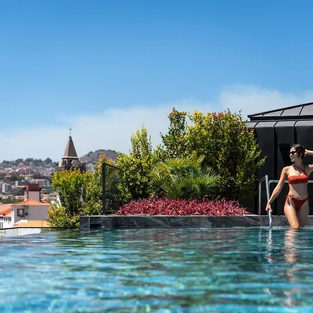 Savoy Insular Vi By An Island