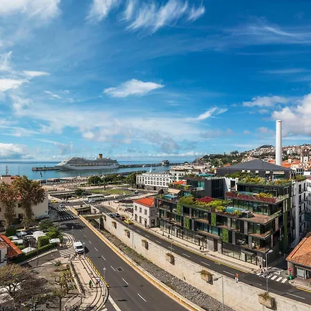 Savoy Insular Vi By An Island