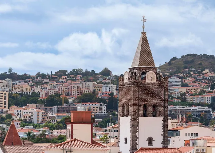 Savoy Insular Vi By An Island