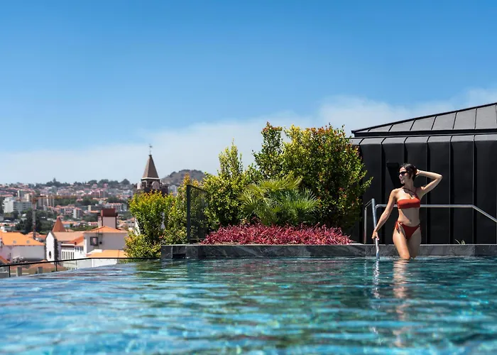 Savoy Insular Vi By An Island