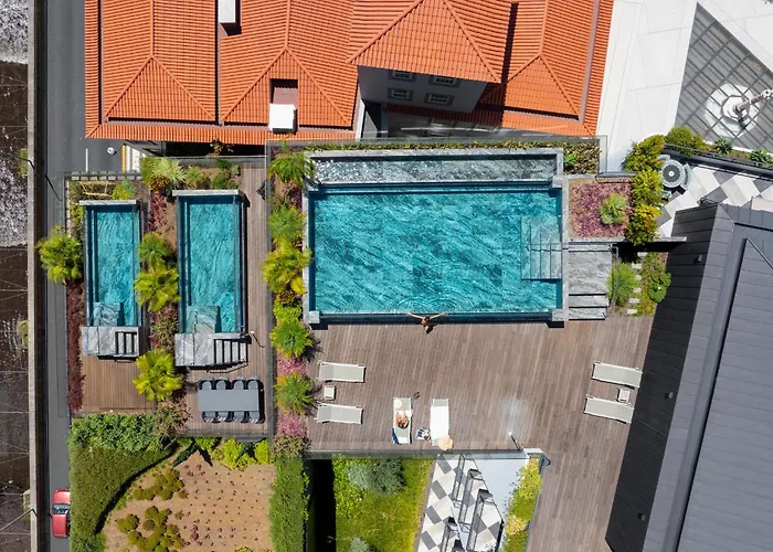 Savoy Insular Vi By An Island