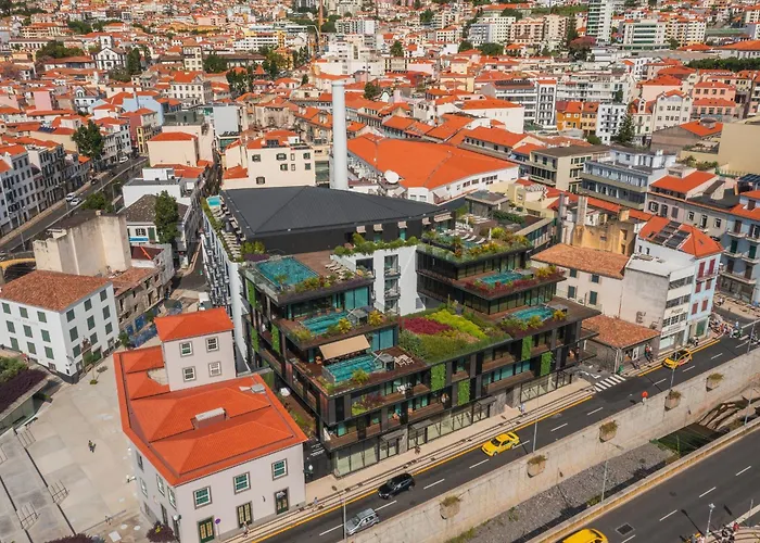 Savoy Insular Vi By An Island *