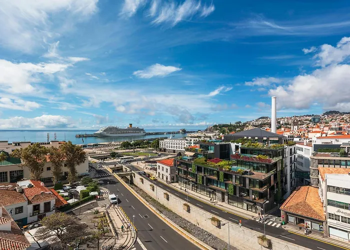 Savoy Insular Vi By An Island