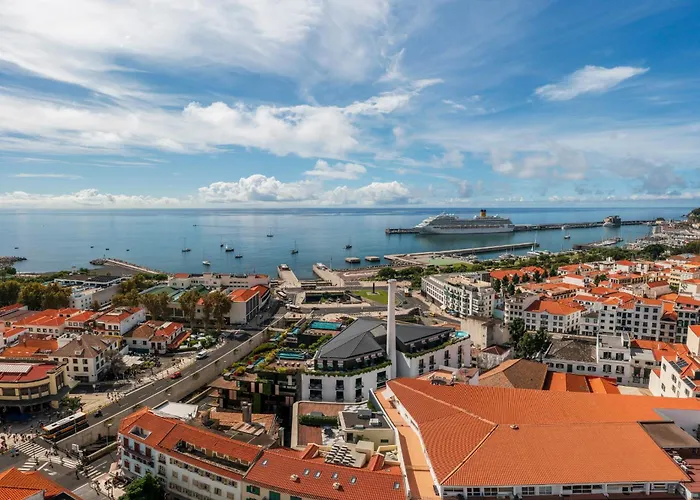 Savoy Insular Vi By An Island *